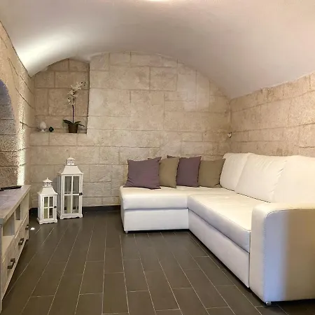 Donna Lucrezia - Puglia Mia Monopoli